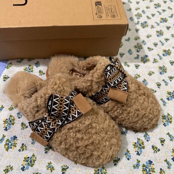 Ugg Women's Brown Slippers - Picture 3 of 7